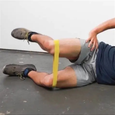 Ejercicio de fortalecimiento de cadera para prevenir rodilla del corredor