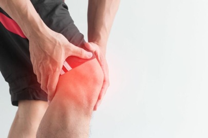 Corredor con dolor externo de rodilla por síndrome de banda iliotibial
